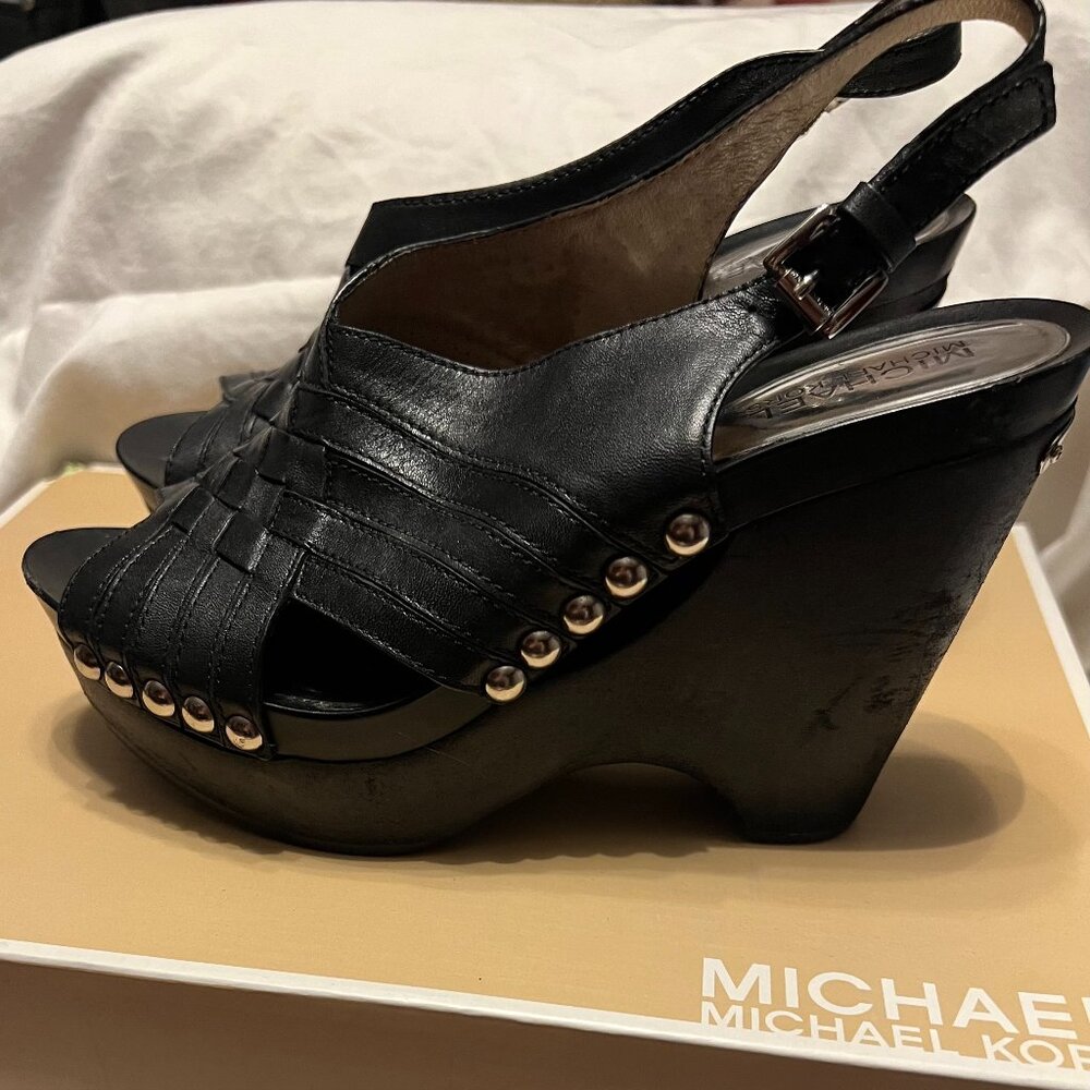 MICHAEL KORS BUCKLE PLATFORM CLOGS - BLACK